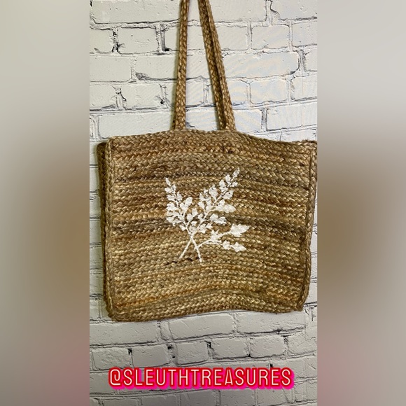 NWT BEE & WILLOW Home Large Darby Tote Purse Tan 100% Natural Floral Print - Picture 1 of 5